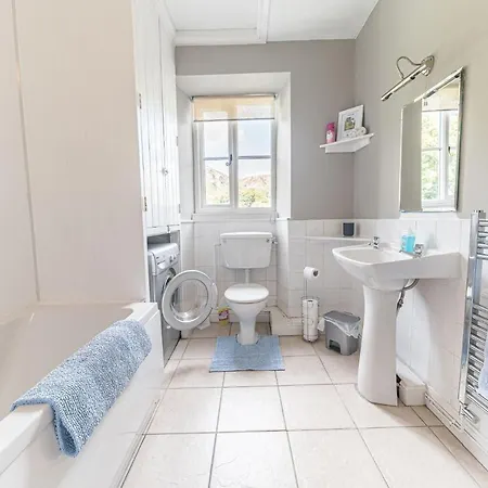 Melbourne House * Coniston