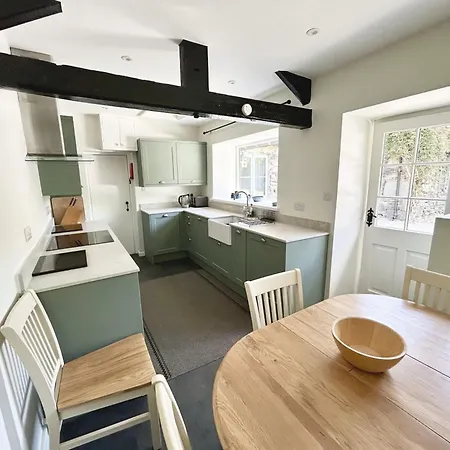 Melbourne House * Coniston